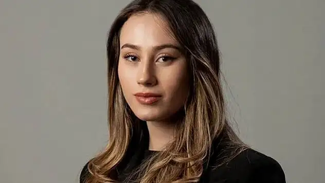 22 Yaşındaki Bağımsız Aday Seçimi Kazandı