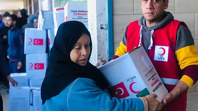 57 Tır Yardım Malzemesi Refah Sınır Kapısından Gazze'ye Girdi 