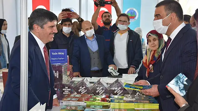 6. GELENEKSEL SİİRT KİTAP FUARINA BÜYÜK İLGİ