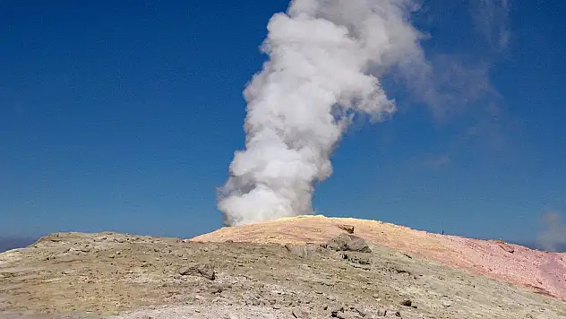 710 Bin Yıldır Sönmüş Sanılıyordu: İran'daki Taftan Yanardağı Yeniden Uyanıyor