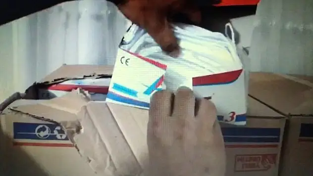 Adana da 3 farklı operasyonda 700 bin kaçak maske ele geçirildi