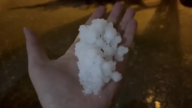 Adıyaman'a fındık büyüklüğünde dolu yağdı