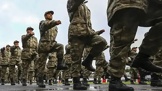 AK Parti'den dövizle bedelli askerlikte değişiklik hazırlığı