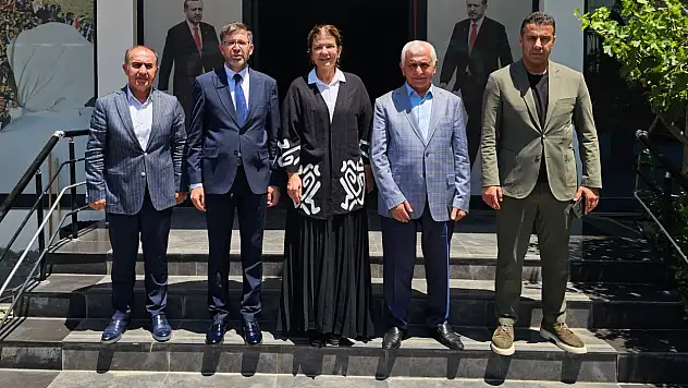 AK Parti Diyarbakır Milletvekili Suna Kepolu Ataman'dan Siirt İl Başkanı Abdulhekim Gider'e Hayırlı Olsun Ziyareti