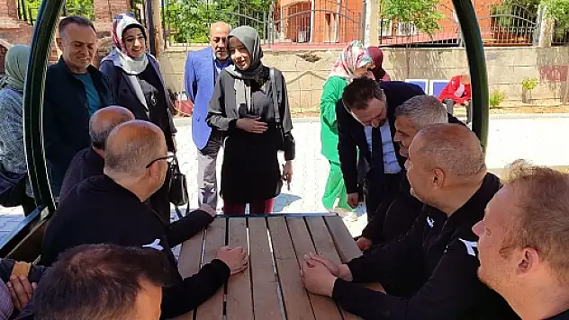 AK Parti Kadın Kolları Başkanı Mavi, Engellilerle Piknikte Buluştu