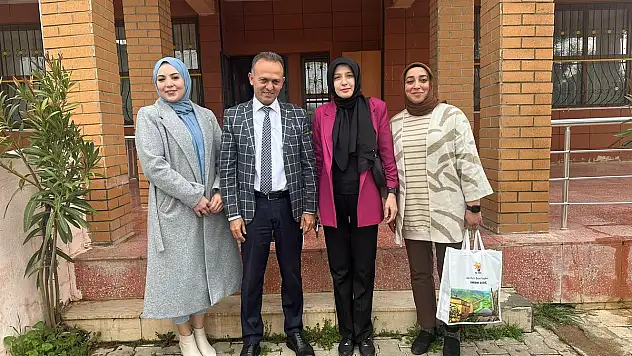 AK Parti Kadın Kollarından Yaşlılara Ziyaret