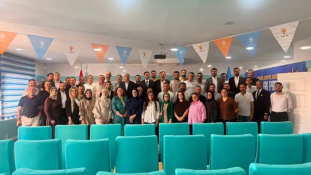 AK Parti'nin Yeni Siirt İl Yönetimi İlk Toplantısını Gerçekleştirdi