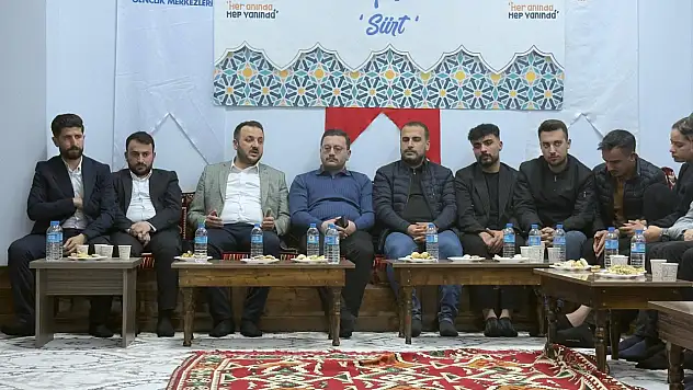 AK Parti Siirt İl Başkanı Özturan, gençlerle 'Türkiye Yüzyılı' vizyonunu değerlendirdi