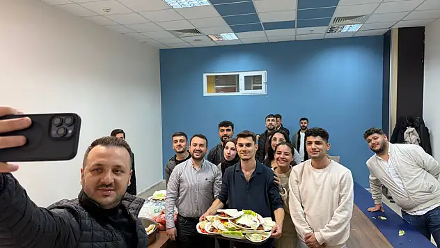 AK Parti Siirt İl Başkanı Özturan, Üniversiteli Gençlerle Buluştu