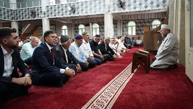 AK Parti Siirt'te 25. Yılını Mevlid-i Şerif ile Andı: Dualar 3 Dilde Okundu