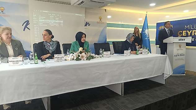 AK Parti Siirt'te Kadın Kolları Danışma Meclisi Toplantısı Gerçekleştirildi