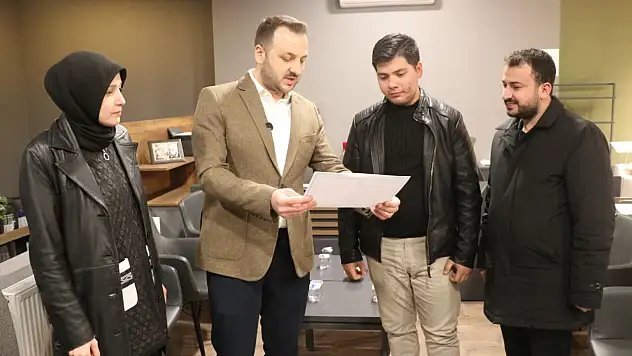 AK Parti Siirt Teşkilatı , Kentte Bulunan 45 Bin Üyesine Cumhurbaşkanı İmzalı Teşekkür Belgesini Ulaştırıyor