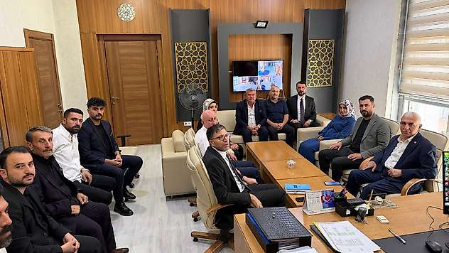 AK Parti Siirt teşkilatından Sosyal Yardımlaşma ve Dayanışma Vakfı'na ziyaret