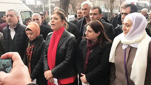 AKP VE HDP BİRBİRİNE DÜŞTÜ