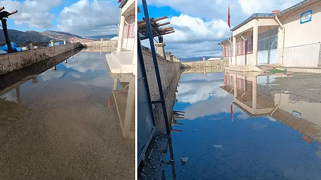 Aktaş İlkokulu'nun bahçesi göle döndü: Veliler yetkililerden acil çözüm bekliyor