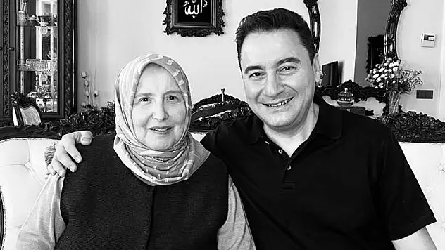 Ali Babacan'ın Annesi Vefat Etti