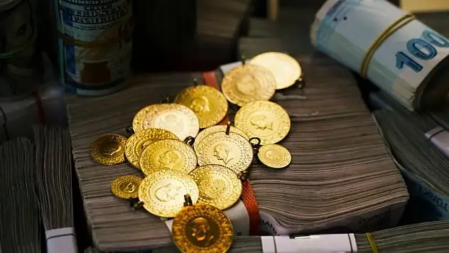 Altında düşüş hızlandı: Ons altın 100 dolardan fazla değer kaybetti! Peki Gram altın ne kadar oldu? Çeyrek altın kaç TL'den satılıyor?