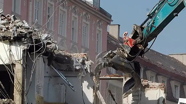 Amaç Dayanıklı Binalar Okul Yıkımları Devam Ediyor