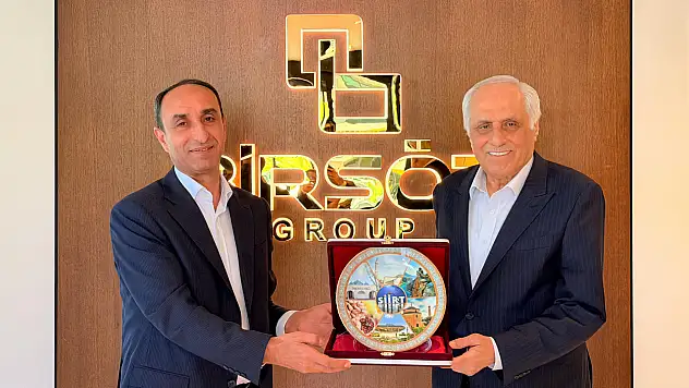 Ankara'da Anlamlı Ziyaret: İş İnsanı Ekrem Bingöl'e Teşekkür Plaketi
