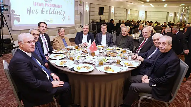 Ankara'da Siirt Vakfı İftarı: Siyaset ve Bürokrasiden Geniş Katılım