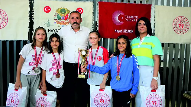 Ankara'da Düzenlenen Türkiye Güreş Şampiyonasında Siirtli Sporcuların Başarısı