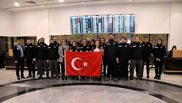 Antarktika'ya giden Bilim seferi ekibi yurda döndü