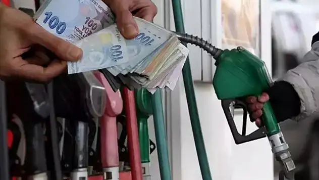 Araç sahiplerine kötü haber: Akaryakıta çifte zam! Motorin fiyatı 80 lirayı geçti! İşte Siirt'te yeni fiyatlar