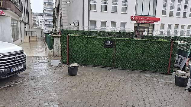 Artı Siirt Gündeme Getirdi, Siirt Belediyesi Çözdü: Kur'an Kursu Önündeki Çöp Alanı Düzenlendi