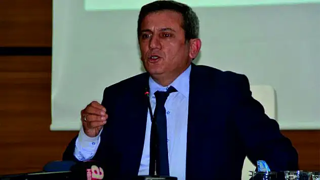 Aydın Aktay'ın Kaleminden:Cumhur Abinin Pazartesi Günleri Cama Asılan Gazetesi