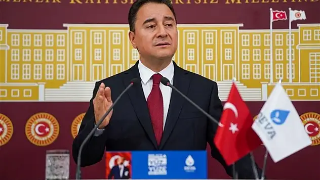 Babacan: 'Türkiye İsrail'in Peşinden Koştu'
