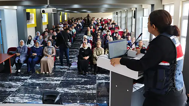 Bağımlılığa Karşı İlk Kale Aile: Siirt'te Jandarma Velileri Bilinçlendirdi