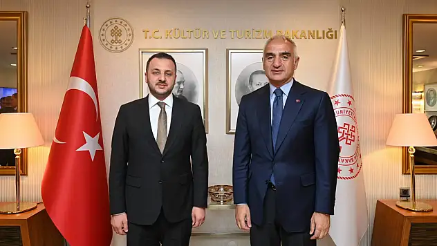 Bahri Caner Özturan, Artı Siirt'in Gündeme Taşıdığı Talepleri Bakan Ersoy'a İletti
