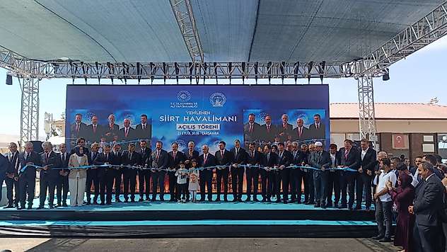 Bakan Abdulkadir Uraloğlu, Siirt Havalimanı'nın Yenilenen Terminal Binasının Açılışını Yaptı