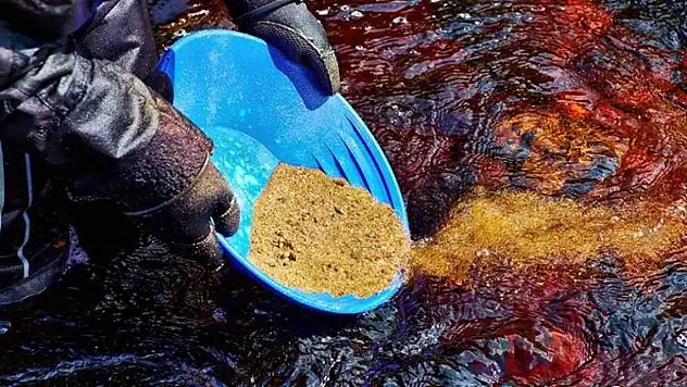 Bakan Bayraktar duyurdu: Yer altında 10 bin ton altın var