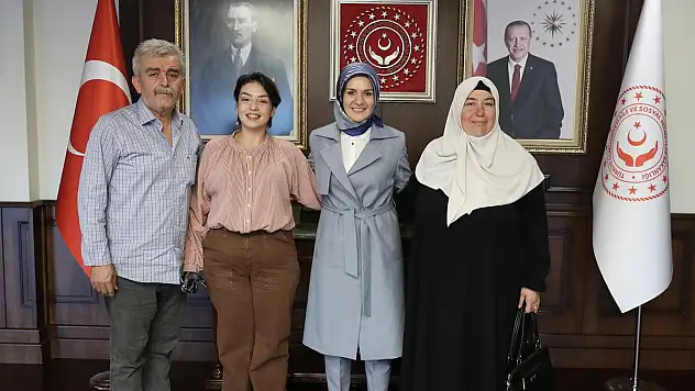 Bakan Göktaş, Kim Milyoner Olmak İster'de Büyük Ödülü Kazanan Rabia Birsen ile Bir Araya Geldi