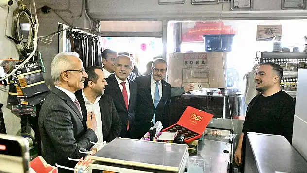 Bakan Uraloğlu, 5.9'luk Depremle Sarsılan Kale'deydi