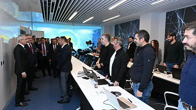 Bakan Uraloğlu BTK Akademiyi Ziyaret Etti