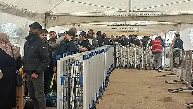 Bakan Yerlikaya: 450 Bin Suriyeli Ülkelerine Döndü