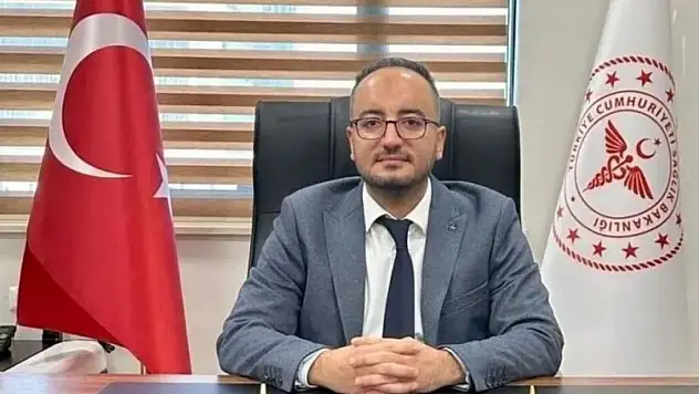 Başhekim temizlik görevlisini görevine döndürmek istedi, koltuğundan oldu