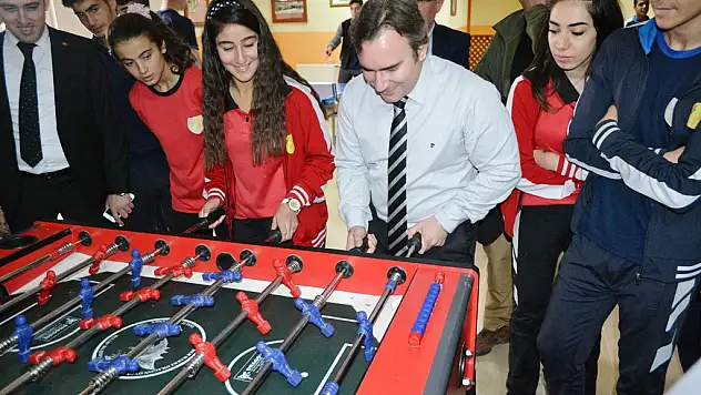 BAŞKANVEKİLİ TAŞKIN LİSE ÖĞRENCİLERİYLE BİR ARAYA GELDİ