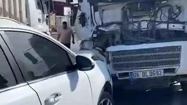 Komşu ilimiz Batman'da hafriyat kamyonuyla iki otomobil çapıştı: 2 yaralı