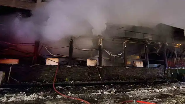 Batman'da kafe yangını: İş yeri kullanılamaz hale geldi