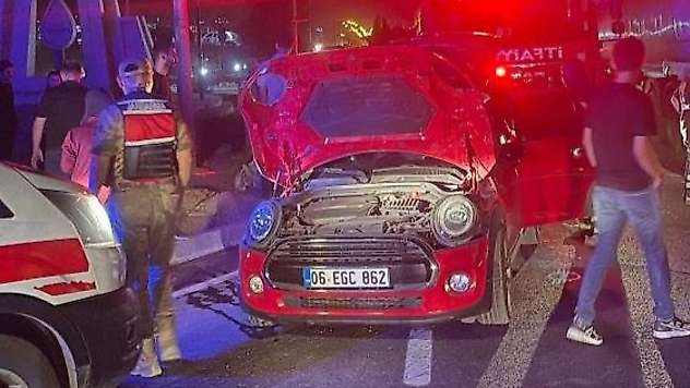 Batman-Siirt Yolunda İki Otomobil Çarpıştı: 3 Yaralı