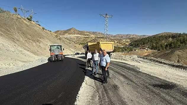 Baykan'da Köy Yolları Asfaltlanıyor
