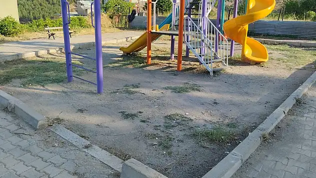 Baykan İlçemizde Çocuk Parklarının Temizliği Yapıldı