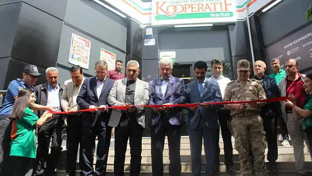 Baykan Kaymakamı Bağlı, Tarım Kredi Kooperatifi Marketi'nin Açılışını Yaptı