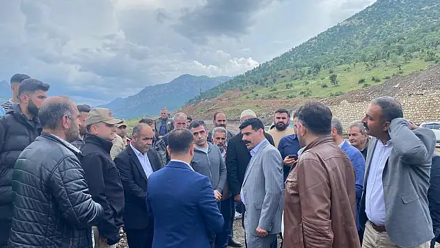 Baykan Kaymakamı Bağlı, Yapımı Devam Eden Demirışık Köyü Yol Çalışmalarını İnceledi