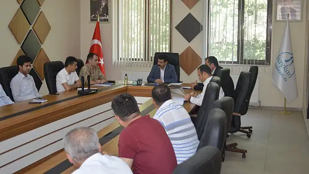 Baykan Kaymakamı/Belediye Başkan v. Emin Bağlı Başkanlığında İlçe İdare Şube Başkanları Toplantısı Yapıldı