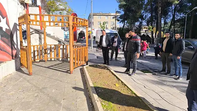 Baykan'da Belediye Parklara Kamelyalar Kurduruyor