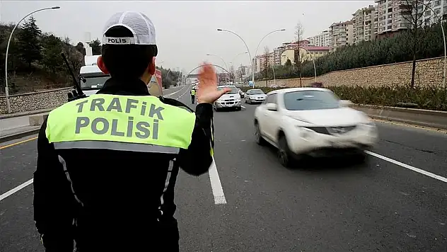 Bayram Yolcusuna ''Radar'' Uyarısı: Sabit Noktalar ve Yeni Cezalar Belli Oldu!
